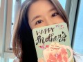 林心如晒8岁女儿手写卡片：我是幸福的