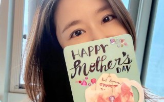 林心如晒8岁女儿手写卡片：我是幸福的