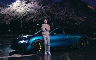 小米YU7迄今最清晰内饰谍照曝光：PHUD环绕屏醒目异常