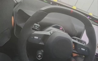 小米YU7内饰谍照首曝：砍掉翻转仪表 远端带鱼屏上车