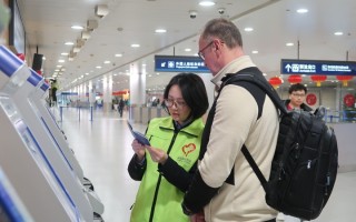 入境游成春节市场亮点 外国友人在华欢度中国年