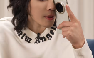向佐买华为Mate 70 Pro+在线玩梗：向左向右向钛看