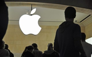 曝iPhone 17关键生产材料极度短缺！库克急到每天催