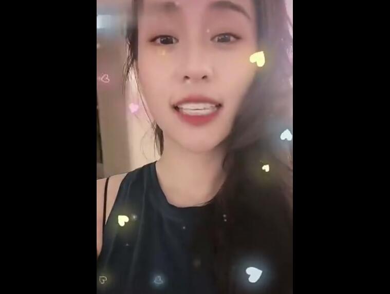 何超莲窦骁深夜撒糖晒视频 唤男友窦骁“豆豆”超甜蜜-第1张图片-芙蓉之城