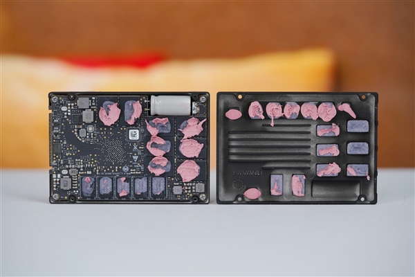 首款晶栈Xtacking 2.0技术！长江存储PE321 6.4TB SSD图赏-第10张图片-芙蓉之城