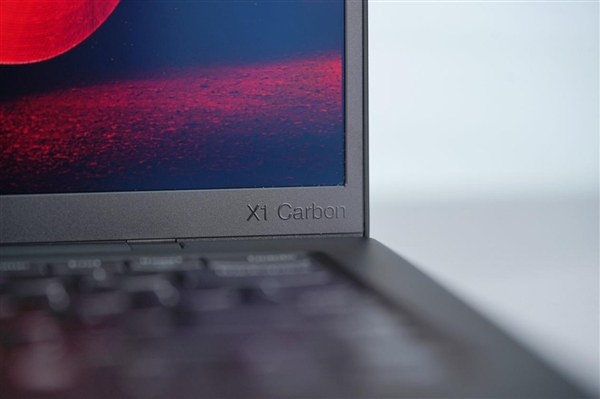 986g极致轻薄！联想ThinkPad X1 Carbon Aura AI 2025图赏-第10张图片-芙蓉之城