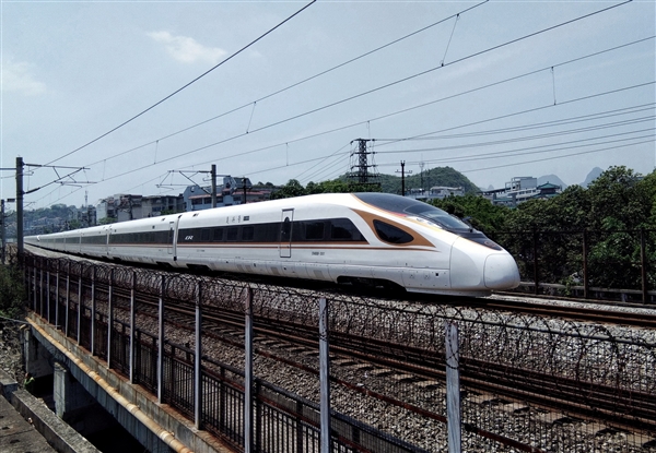 历史首次！今年全国铁路累计发送旅客破40亿人次-第1张图片-芙蓉之城