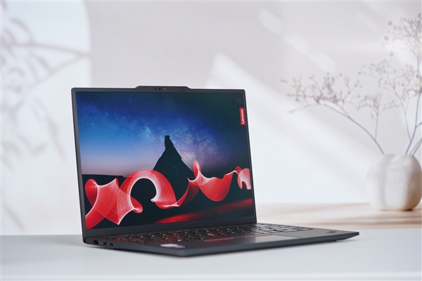 986g极致轻薄！联想ThinkPad X1 Carbon Aura AI 2025图赏-第5张图片-芙蓉之城