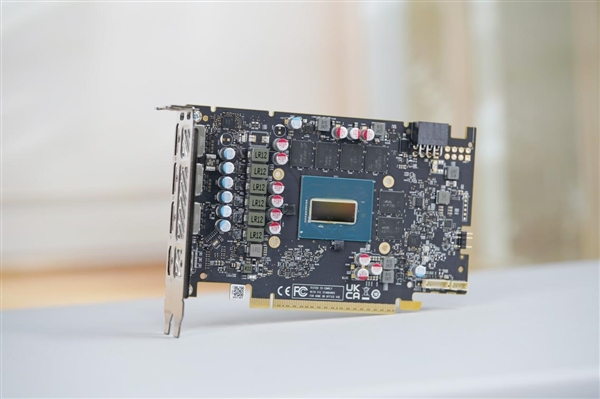 纯白双风扇！傲世追日Intel锐炫B580 OC显卡图赏-第15张图片-芙蓉之城