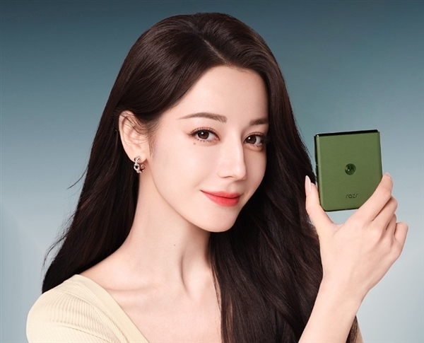 迪丽热巴同款小折叠！moto razr 50 Ultra摩卡慕斯限定版预售：5899元-第2张图片-芙蓉之城