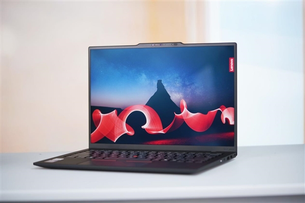 986g极致轻薄！联想ThinkPad X1 Carbon Aura AI 2025图赏-第3张图片-芙蓉之城
