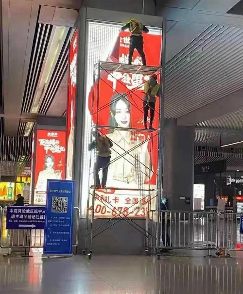 郑爽被封杀了？郑爽有关广告牌被连夜紧急撤掉-第1张图片-芙蓉之城