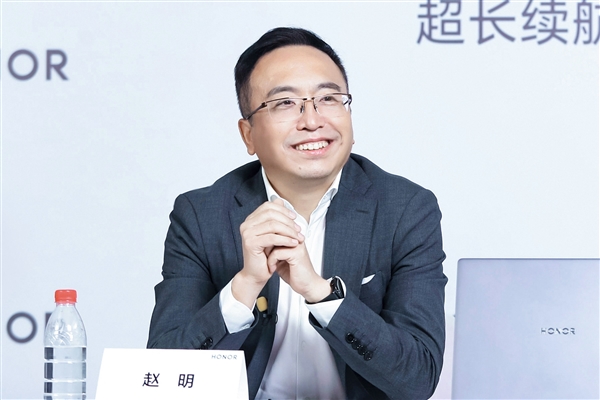 耀耀领先！荣耀CEO赵明点评华为Mate 70：有自信我们的拍照更好-第2张图片-芙蓉之城