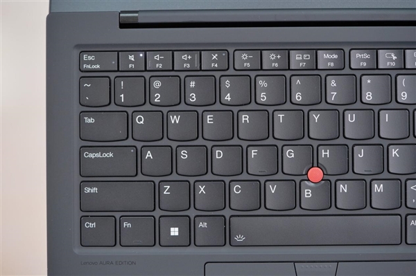 986g极致轻薄！联想ThinkPad X1 Carbon Aura AI 2025图赏-第12张图片-芙蓉之城