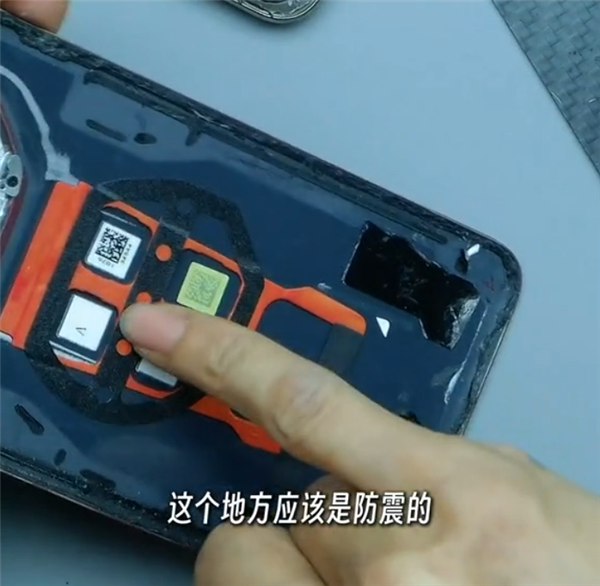 华为Mate 70 Pro+跌落测试：两米多落下砸碎瓷砖 丝毫无损-第5张图片-芙蓉之城