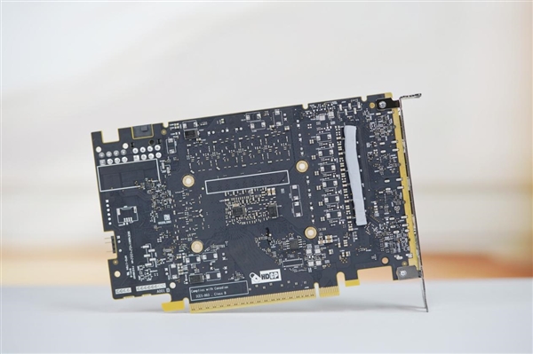 纯白双风扇！傲世追日Intel锐炫B580 OC显卡图赏-第16张图片-芙蓉之城