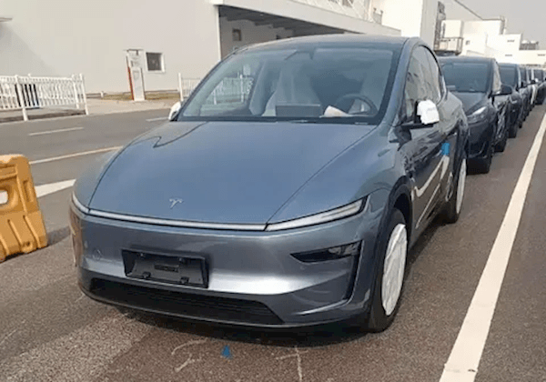 选装8000元！特斯拉Model Y焕新版冰河蓝实车曝光-第1张图片-芙蓉之城