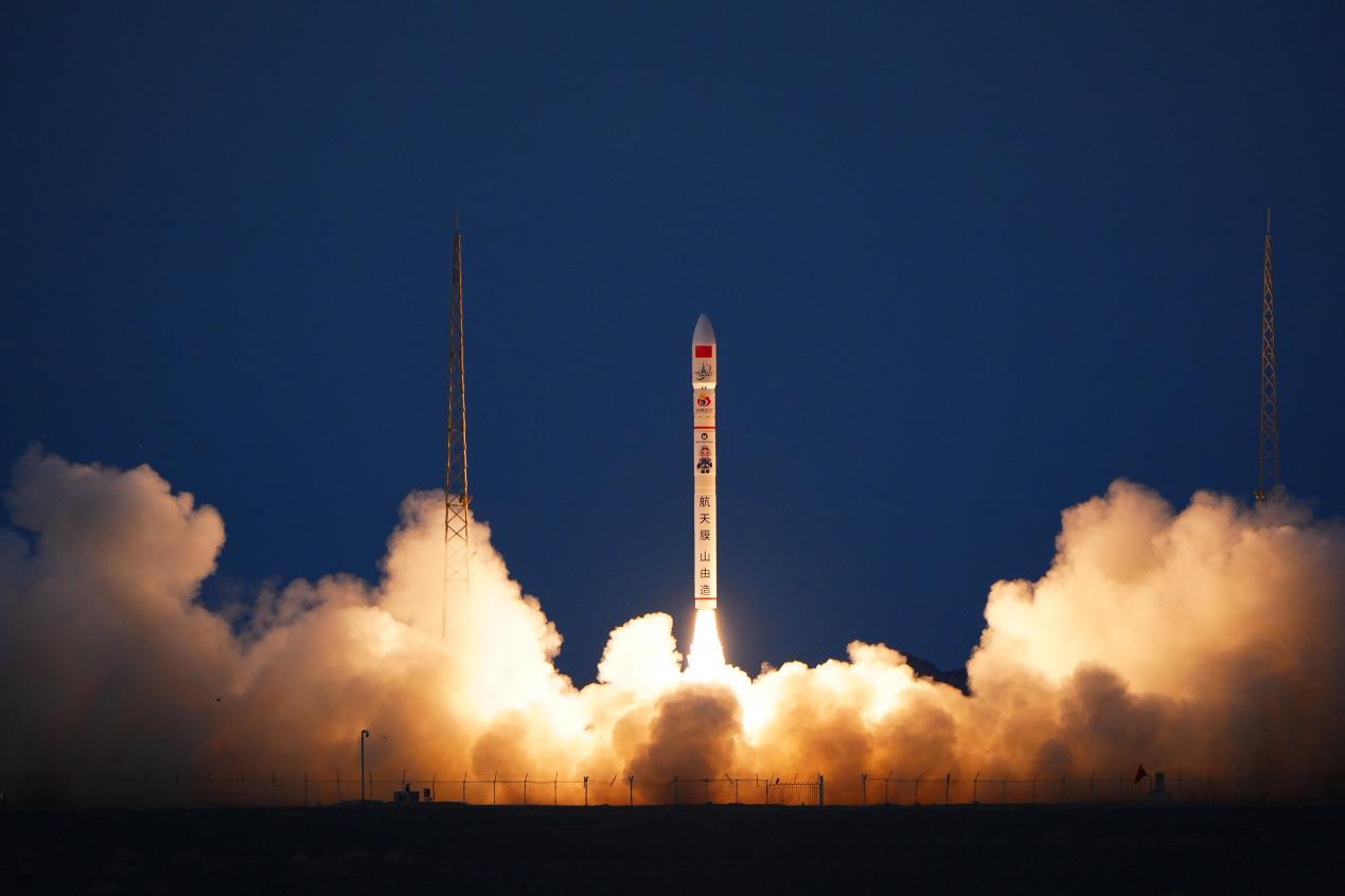 泡泡玛特SPACE MOLLY首次进入太空 携手星河动力打造跨界新创意-第1张图片-芙蓉之城
