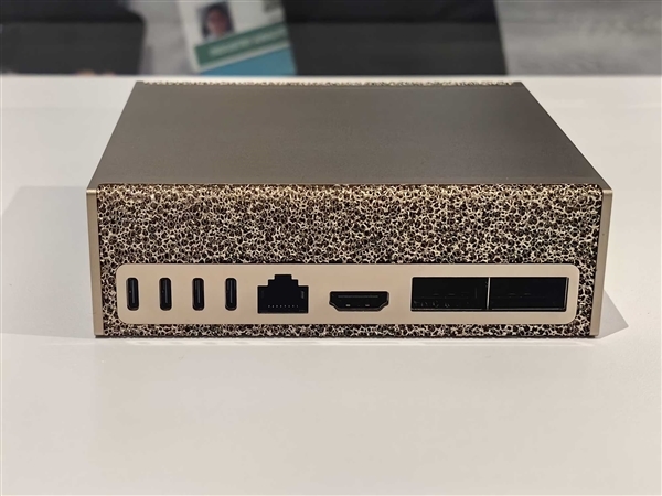 NVIDIA与联发科发布最小AI超级电脑 分析师：产品棒、定价低-第1张图片-芙蓉之城