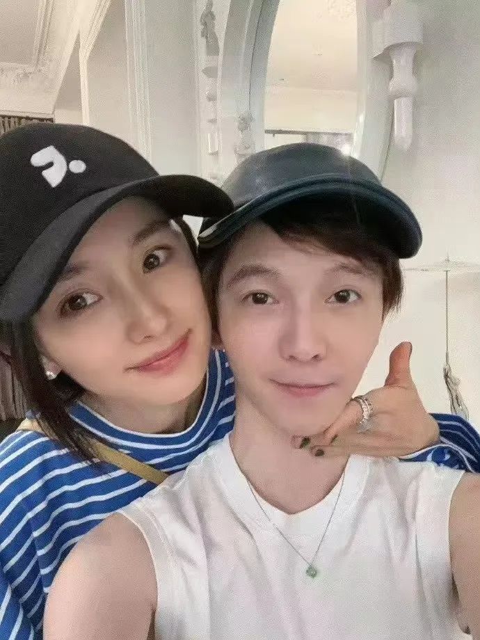 杨幂郭敬明素颜自拍照曝光 网友：梦回《小时代》-第1张图片-芙蓉之城
