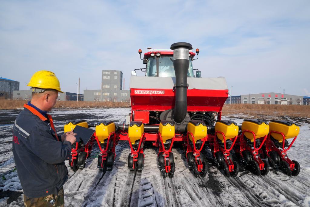 中国饭碗里装了更多中国粮 2024年我国粮食产量首次突破1.4万亿斤-第2张图片-芙蓉之城