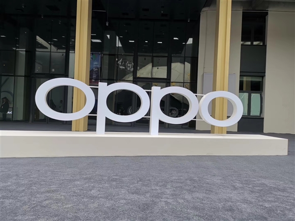 全球最薄折叠机！OPPO Find N5渲染图出炉：对称式潜望三摄设计-第2张图片-芙蓉之城