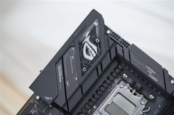 5个M.2接口！华硕ROG STRIX B850-E GAMING WIFI主板图赏-第5张图片-芙蓉之城