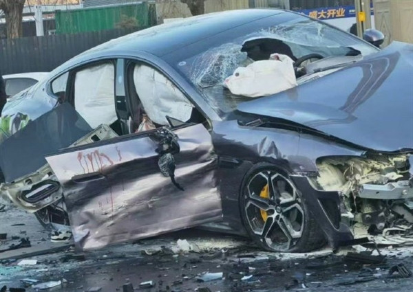 小米SU7车祸频发 雷军想了一招：网友大赞开汽车行业先河-第3张图片-芙蓉之城