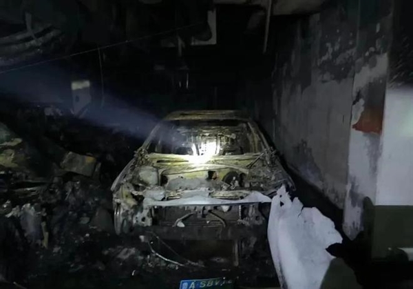 小鹏电车起火烧毁小区地库十几辆车 小鹏公关负责人：涉事车辆有改装-第2张图片-芙蓉之城