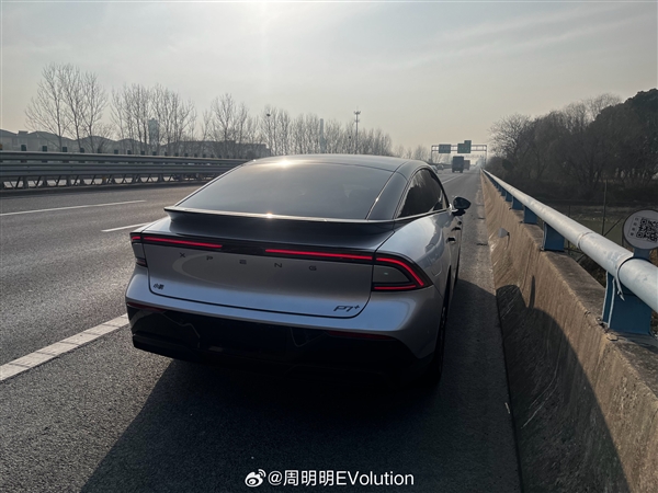 曝小鹏P7+大新车高速瞬间失去动力 车主：吓出一身冷汗-第1张图片-芙蓉之城