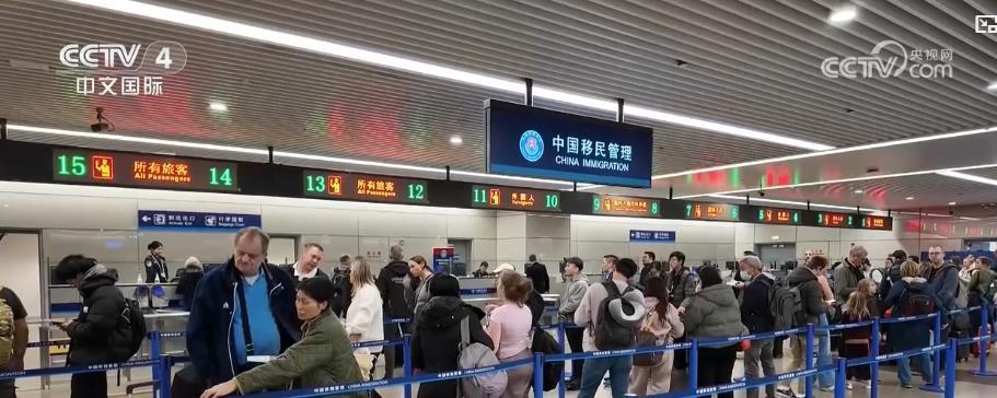 “中国游”热度持续高涨 外国游客争相体验中国文化-第1张图片-芙蓉之城