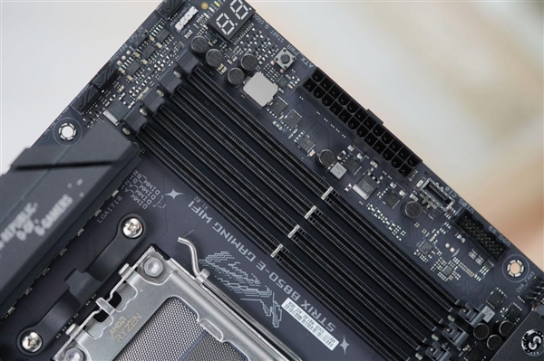 5个M.2接口！华硕ROG STRIX B850-E GAMING WIFI主板图赏-第11张图片-芙蓉之城