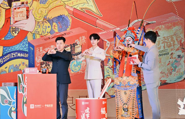 良品铺子年货节：“非遗”主题燃爆江城 福气大使田嘉瑞助力，年味满溢打卡不停-第4张图片-芙蓉之城