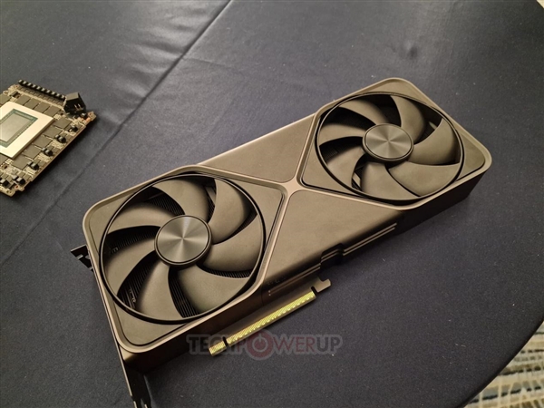 NVIDIA RTX 5090公版显卡拆解！-第6张图片-芙蓉之城