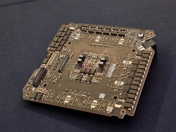 NVIDIA RTX 5090公版显卡拆解！-第5张图片-芙蓉之城