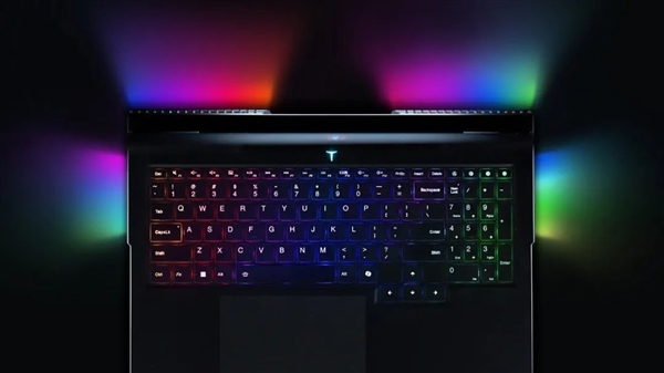 270W性能猛兽！雷神发布首款18寸游戏本ZERO 18：RTX 5090+两项行业首发-第2张图片-芙蓉之城