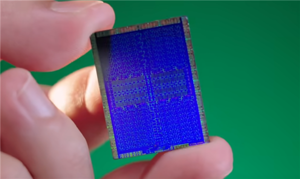 RTX 5090/D GB202内核照首次公开：922亿晶体管的暴力美学！-第3张图片-芙蓉之城