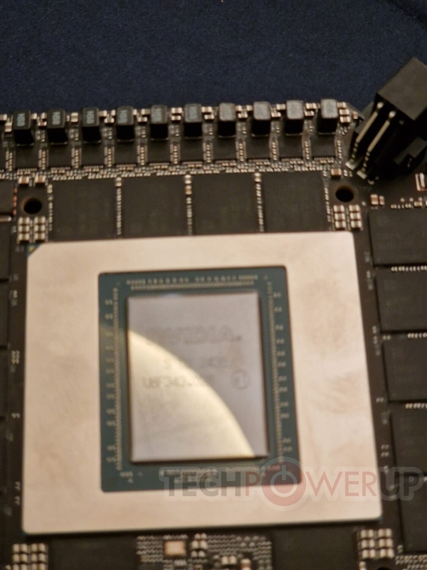 NVIDIA RTX 5090公版显卡拆解！-第3张图片-芙蓉之城