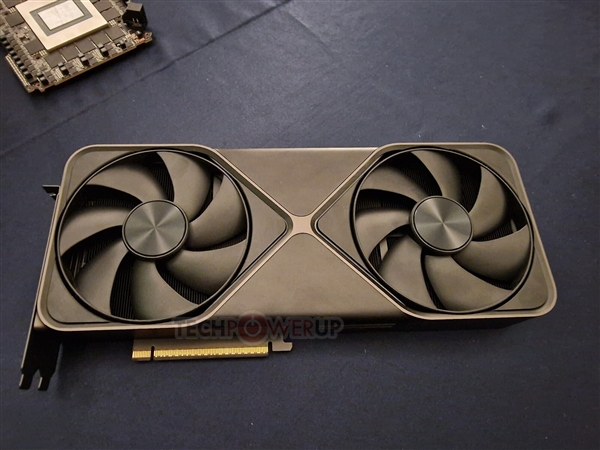 NVIDIA RTX 5090公版显卡拆解！-第1张图片-芙蓉之城