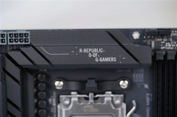 5个M.2接口！华硕ROG STRIX B850-E GAMING WIFI主板图赏-第7张图片-芙蓉之城