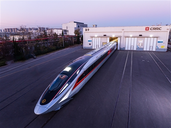450km/h全球最快高铁列车！我国CR450动车组样车成功下线-第2张图片-芙蓉之城