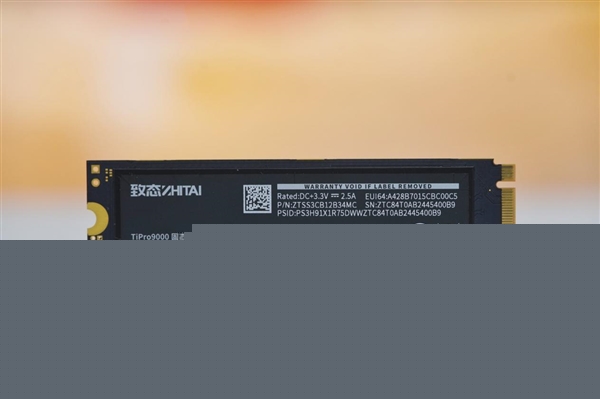 速度逼近PCIe 5.0极限！长江存储致态TiPro9000 4TB SSD图赏-第3张图片-芙蓉之城