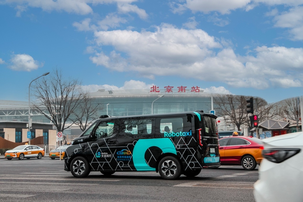 文远知行Robotaxi驶入北京三环，收费服务面积超600平方公里-第1张图片-芙蓉之城