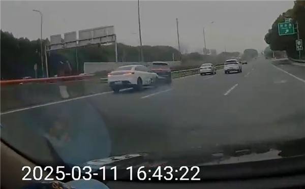 开车勿斗气 一理想L6路上狂别比亚迪汉：自己反成受害者-第3张图片-芙蓉之城