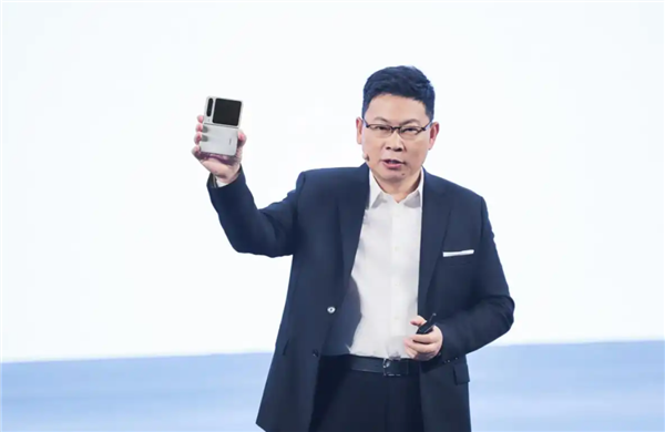 余承东“全国人民买得起”的新手机：为何风评两极分化-第1张图片-芙蓉之城