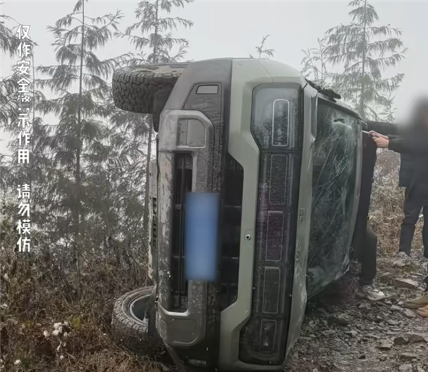 BJ30越野途中刹车踩不动致车辆侧翻 车主：车速最高到252km/h-第3张图片-芙蓉之城