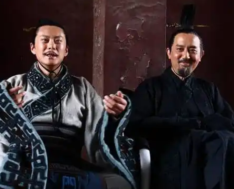 吕氏兄弟兵权易手：背后的政治博弈与权力交接-第1张图片-芙蓉之城