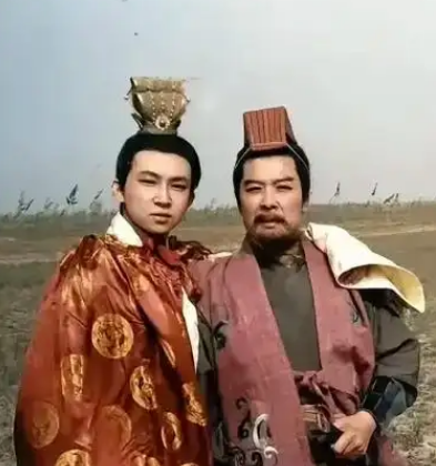 刘备与刘协：汉室后裔的辈分之谜-第1张图片-芙蓉之城