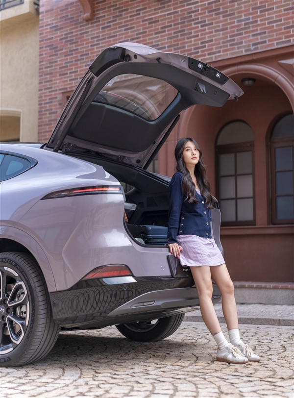 2025款小鹏G6新车上市 第一波美女小姐姐照片出炉-第15张图片-芙蓉之城