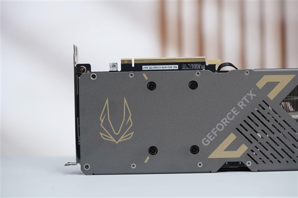 简约硬朗！索泰RTX 5070 SOLID OC显卡图赏-第12张图片-芙蓉之城